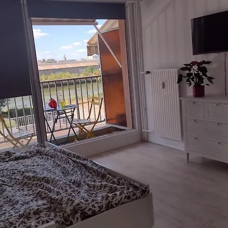 Apartment Charmant Studio Idealement Situe Bord De Seine Rouen